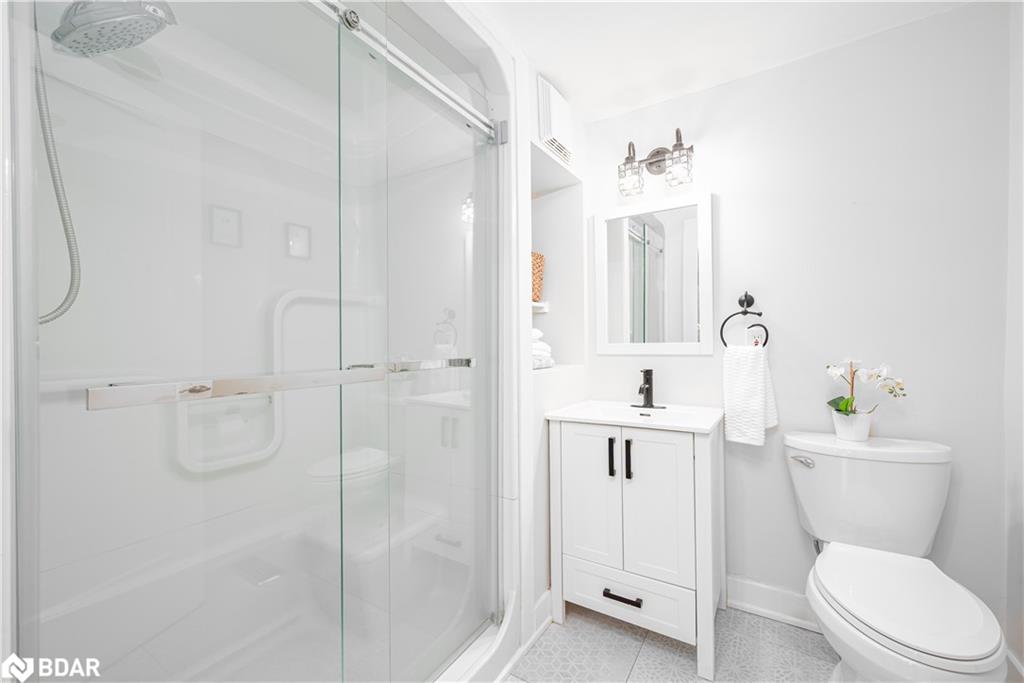 406 Peter Street N Property Photo 18