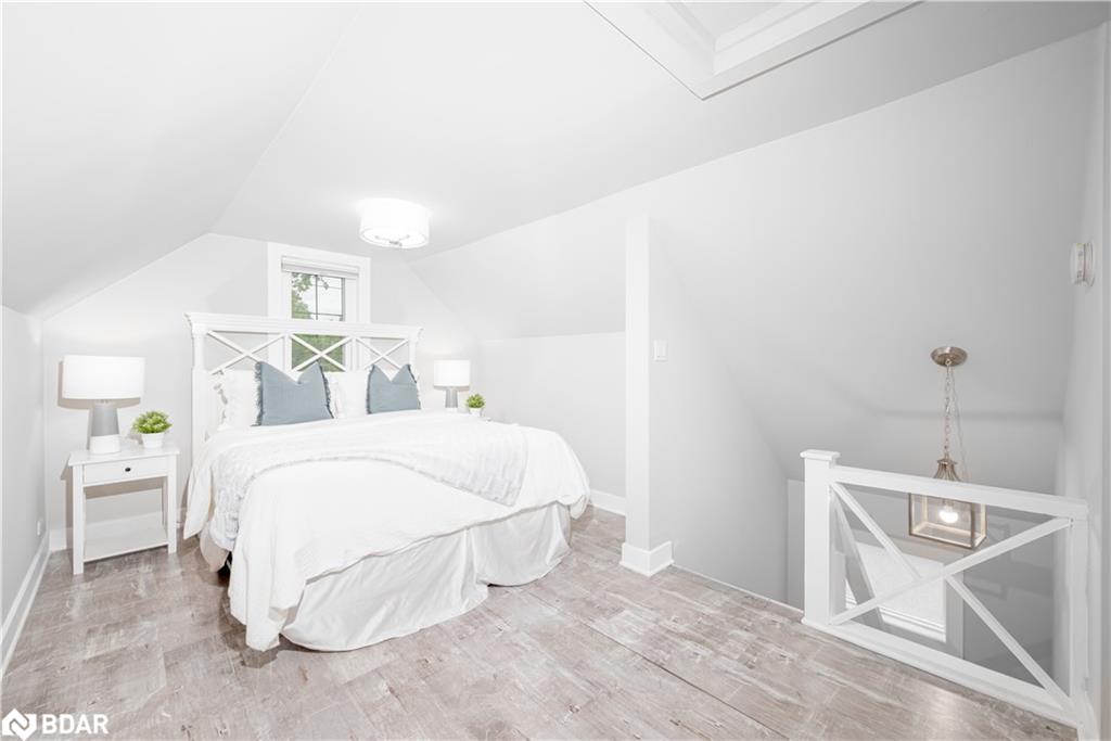 406 Peter Street N Property Photo 23