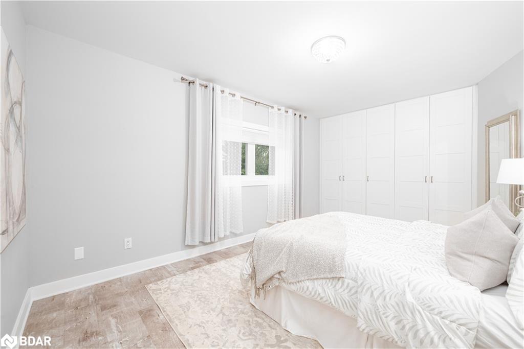 406 Peter Street N Property Photo 27
