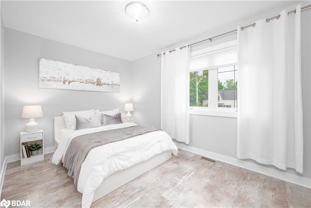 406 Peter Street N Property Photo 30