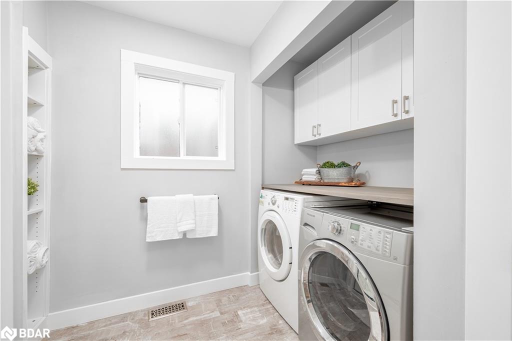 406 Peter Street N Property Photo 33