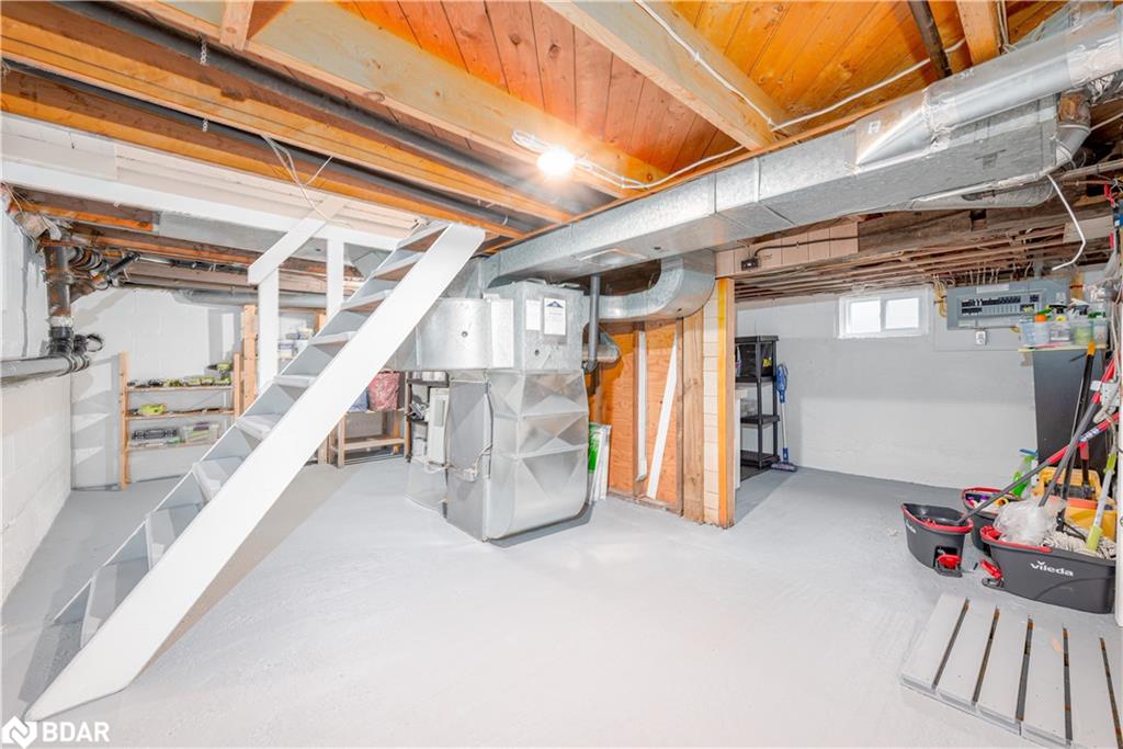 406 Peter Street N Property Photo 34