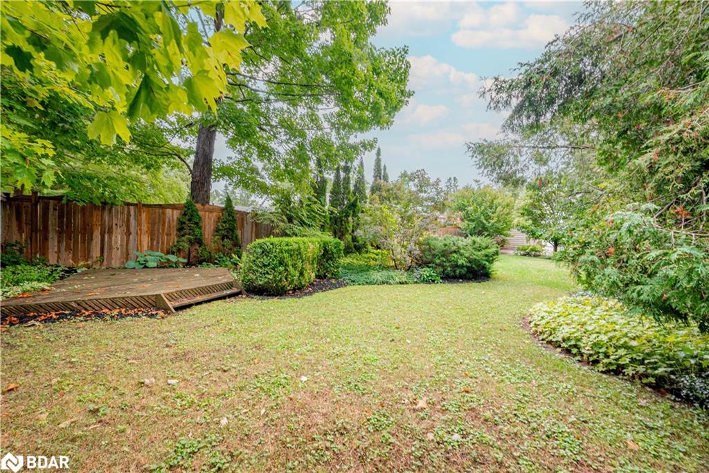 406 Peter Street N Property Photo 43