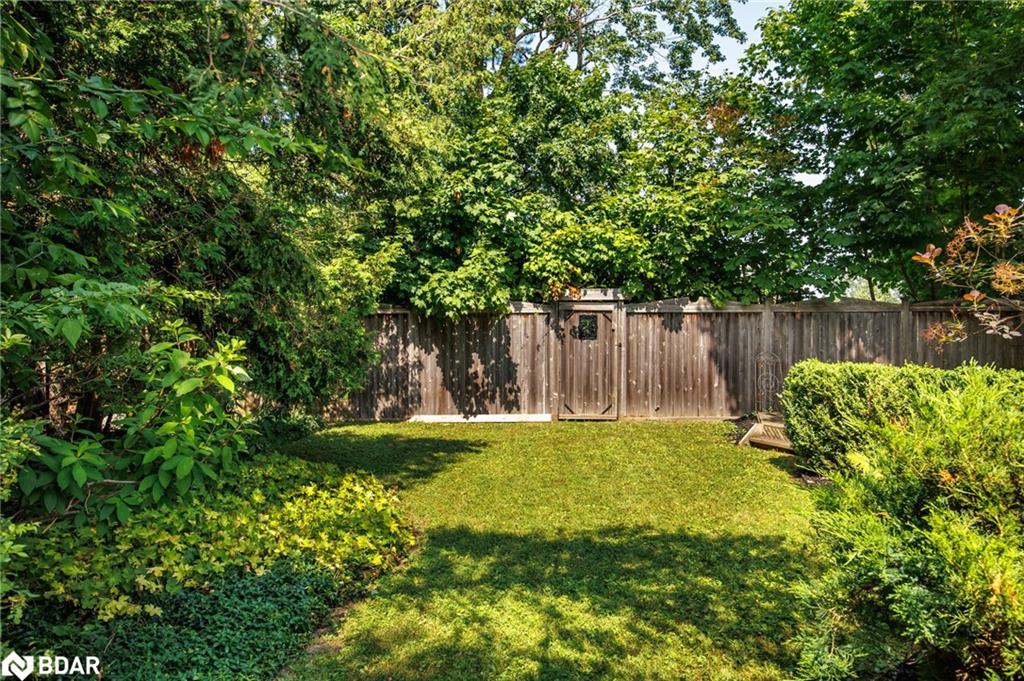 406 Peter Street N Property Photo 44