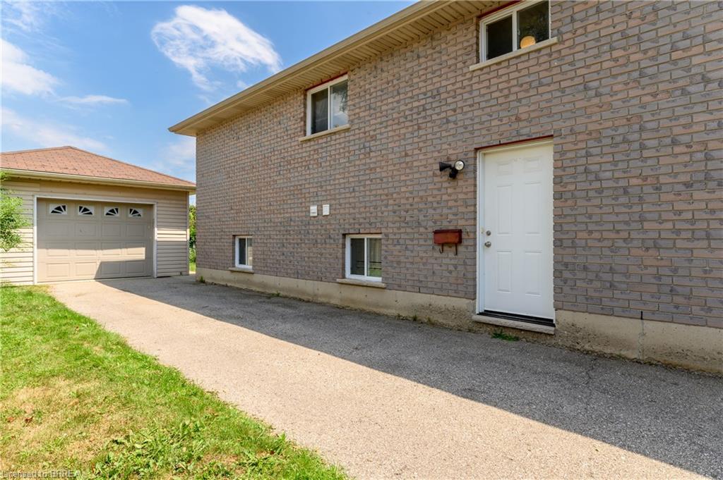 880 A Colborne Street Property Photo 5