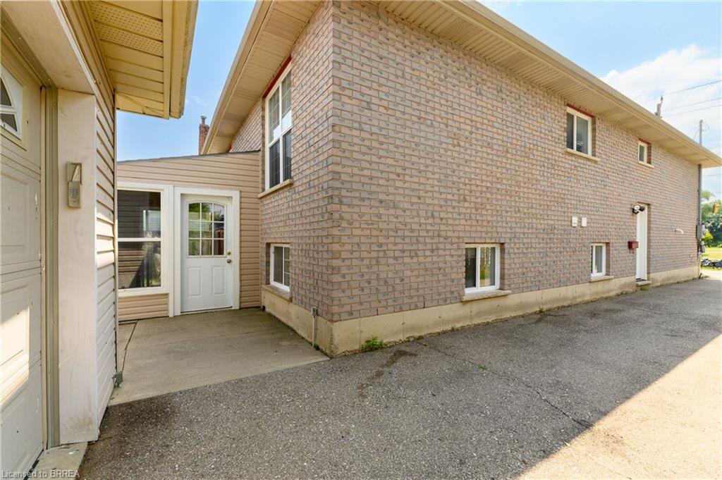 880 A Colborne Street Property Photo 6