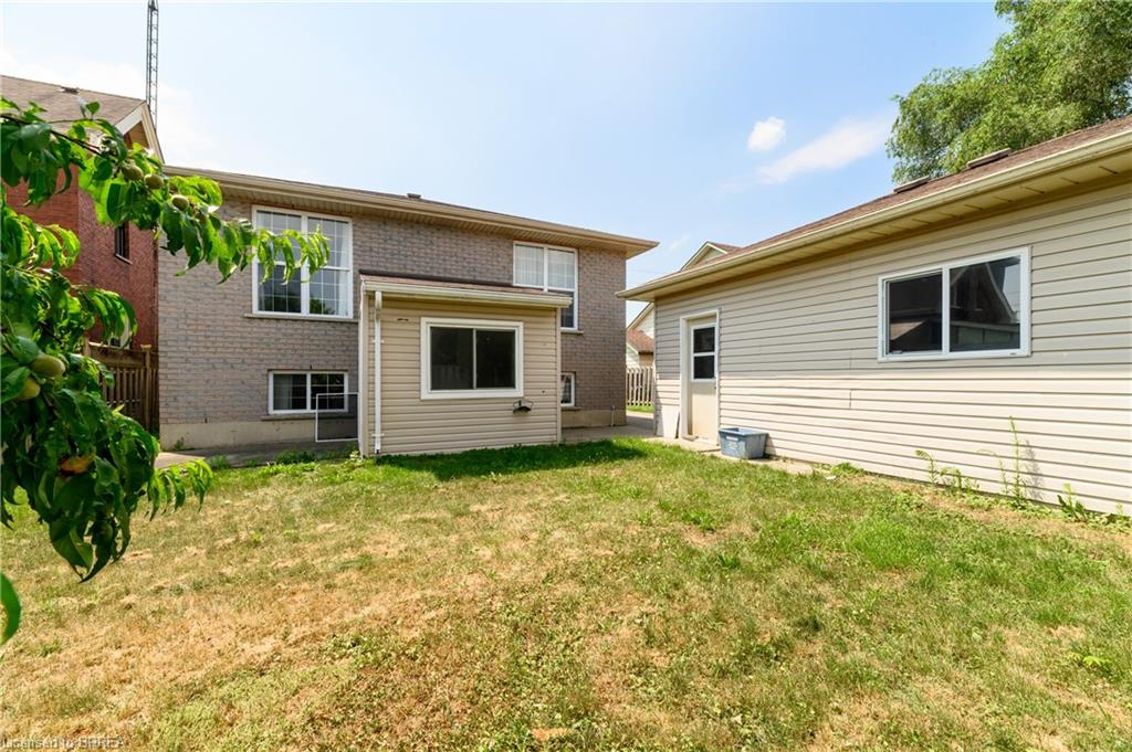 880 A Colborne Street Property Photo 8