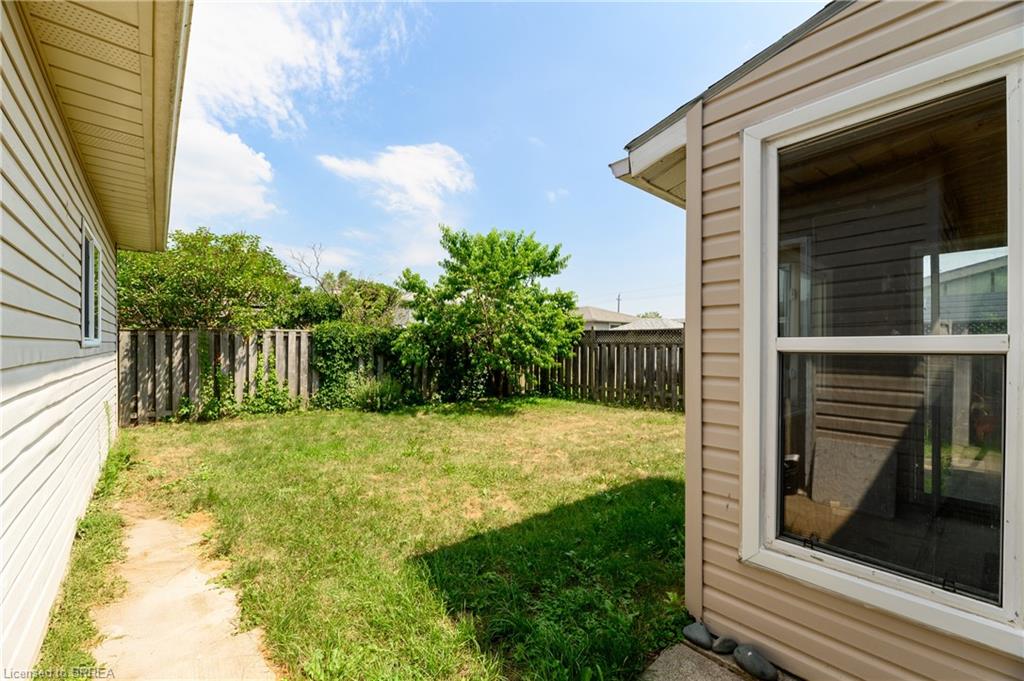 880 A Colborne Street Property Photo 9