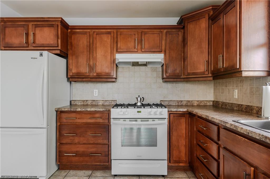 880 A Colborne Street Property Photo 14