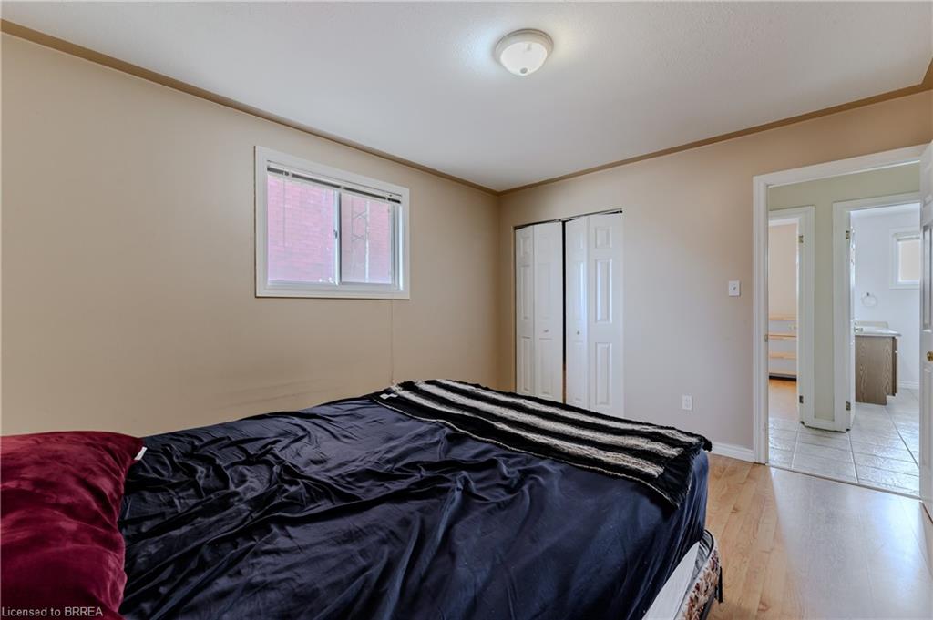 880 A Colborne Street Property Photo 20