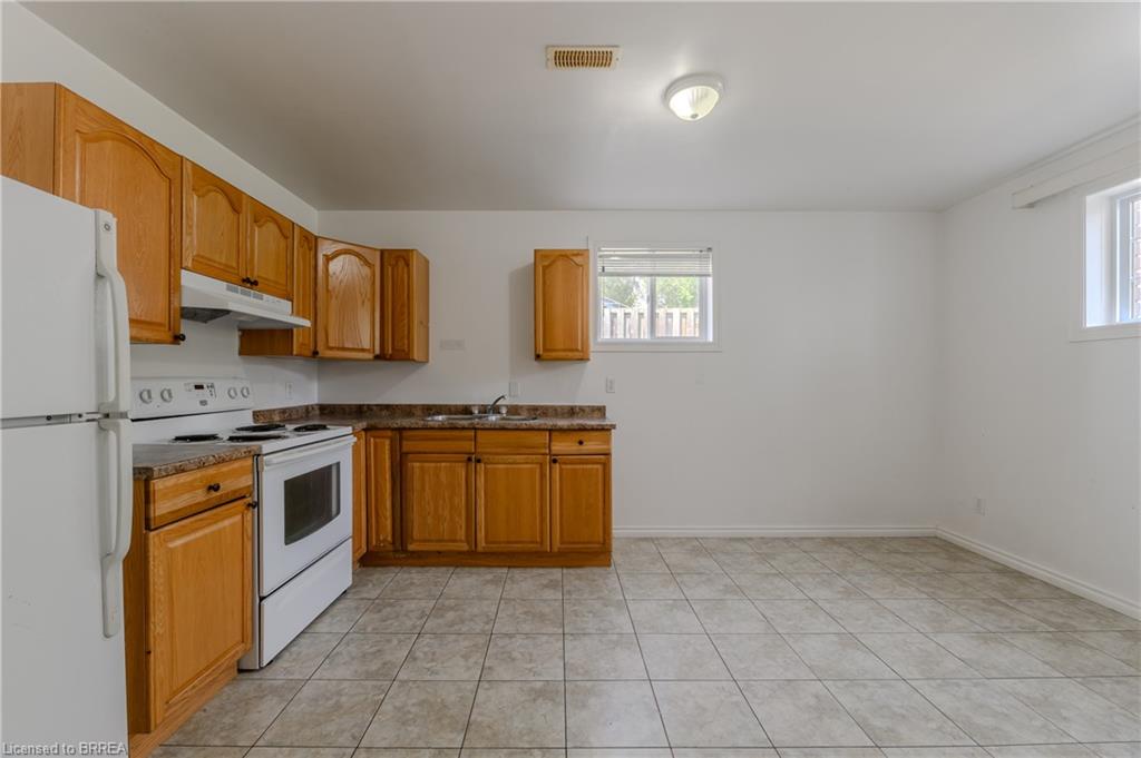 880 A Colborne Street Property Photo 24