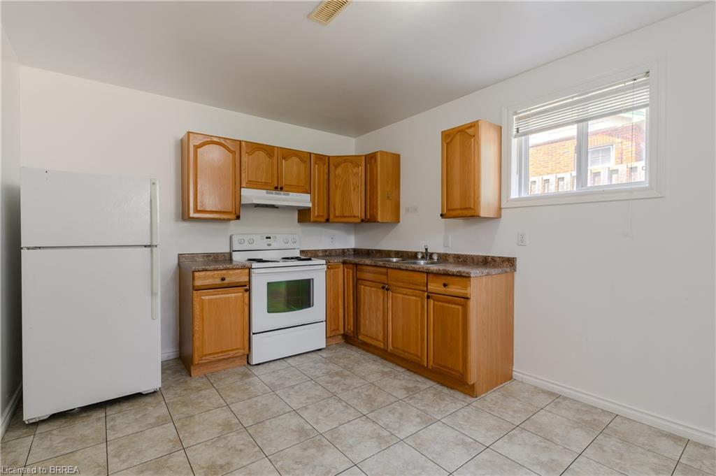880 A Colborne Street Property Photo 25