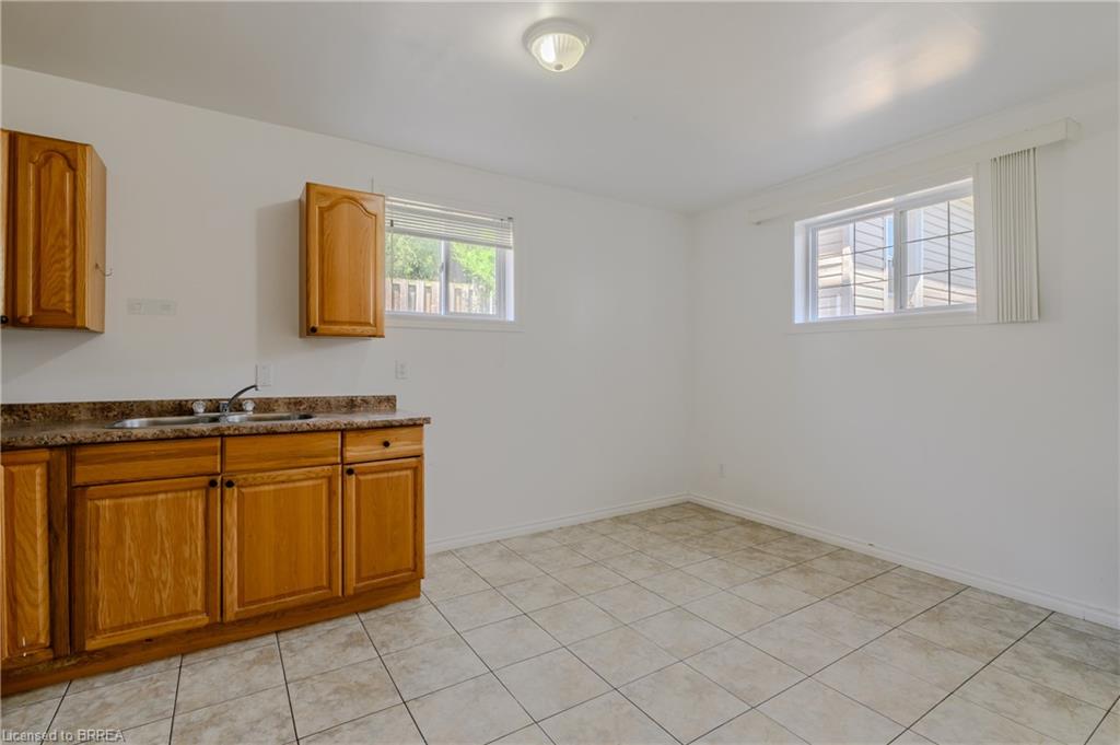 880 A Colborne Street Property Photo 26