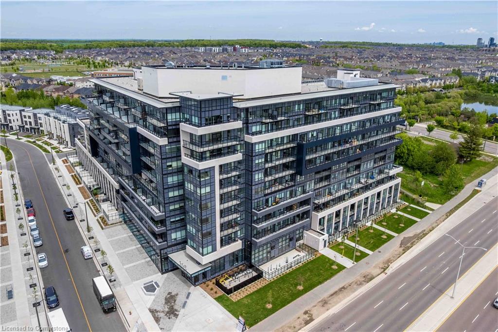 395 Dundas Street W