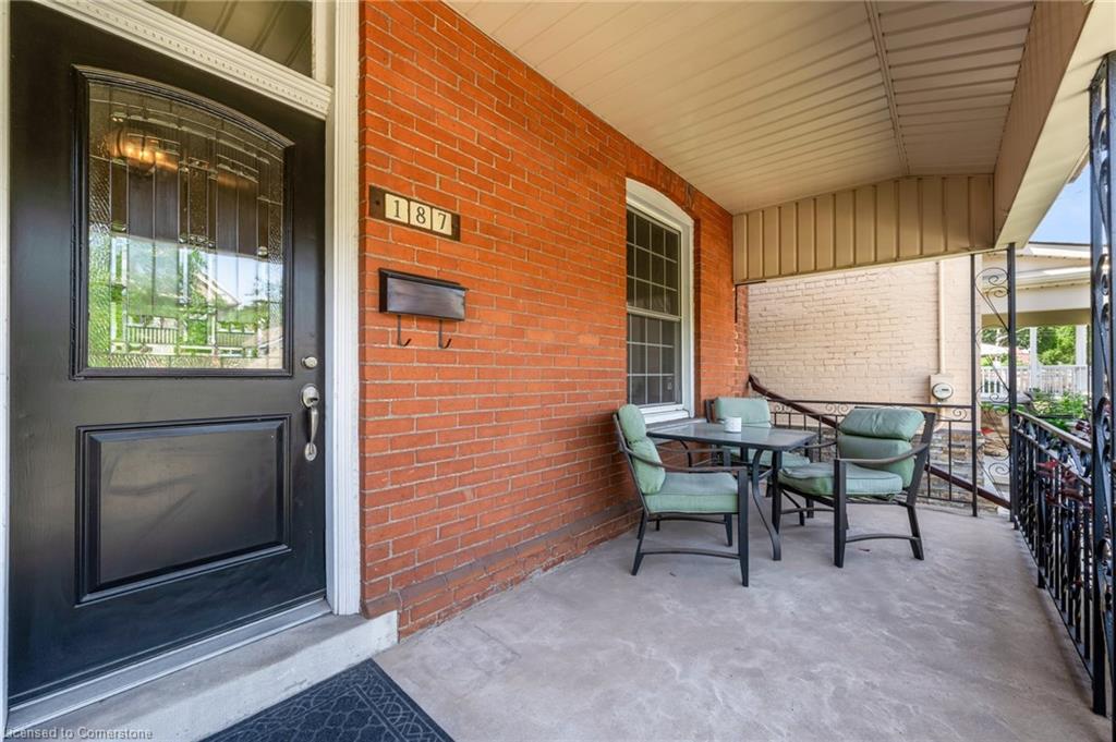 187 Victoria Avenue N Property Photo 2
