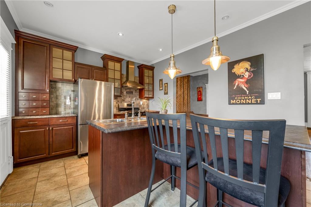 187 Victoria Avenue N Property Photo 9