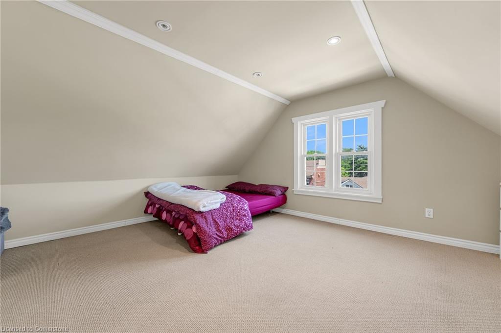 187 Victoria Avenue N Property Photo 23