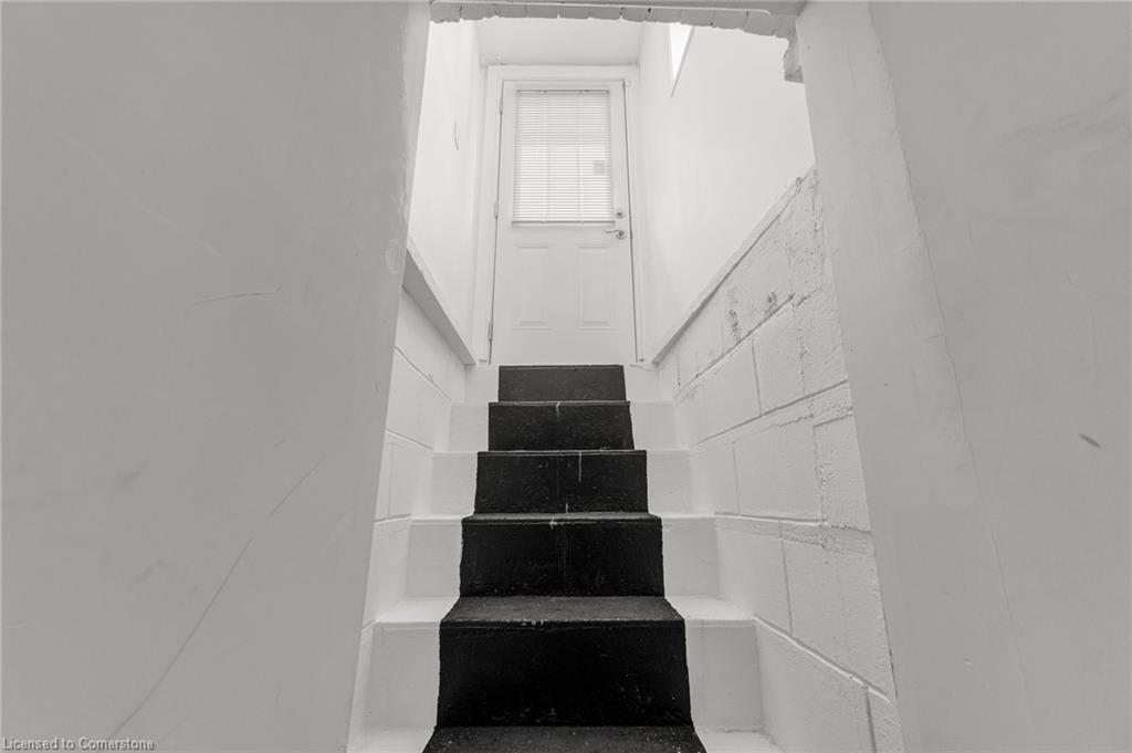 187 Victoria Avenue N Property Photo 27