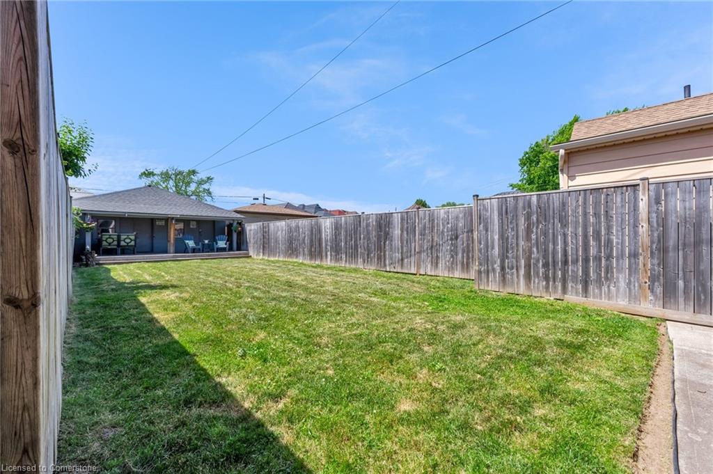187 Victoria Avenue N Property Photo 28