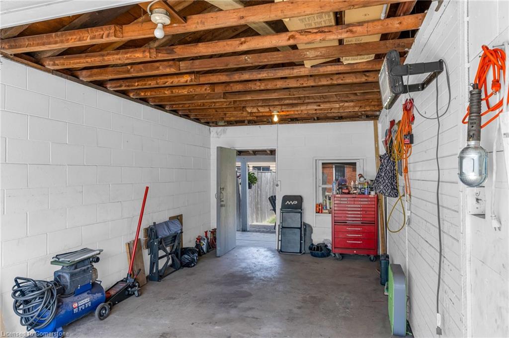 187 Victoria Avenue N Property Photo 34
