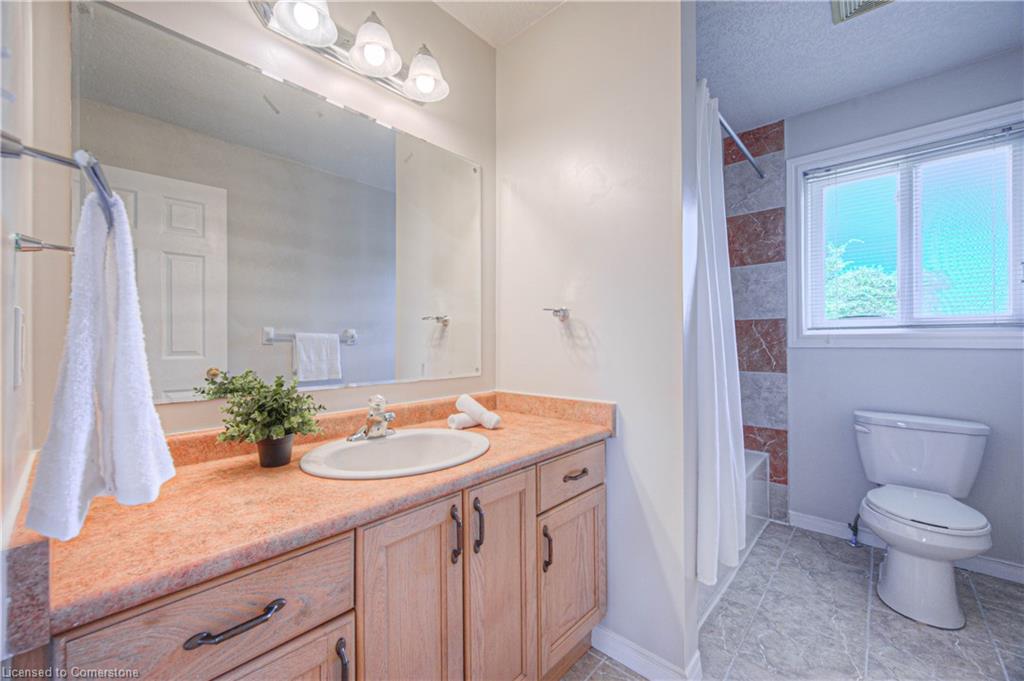 48 Lena Crescent Property Photo 37