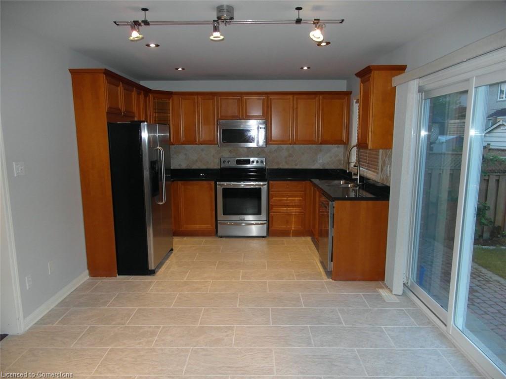2289 Dunforest Crescent Property Photo 6