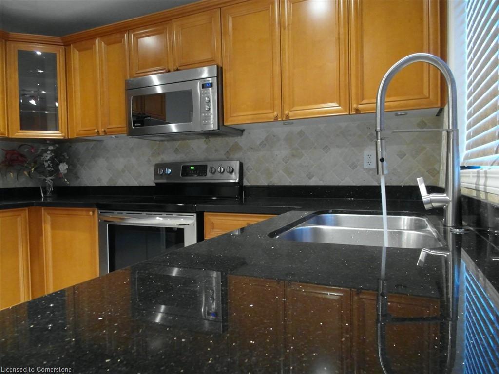 2289 Dunforest Crescent Property Photo 7
