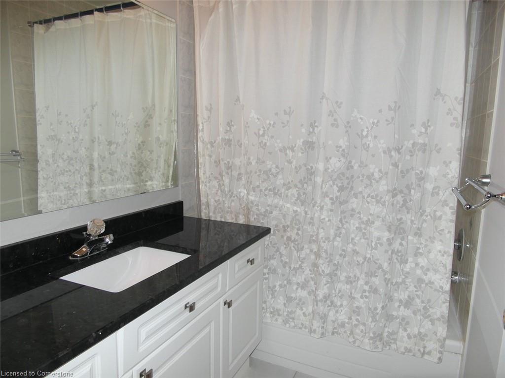 2289 Dunforest Crescent Property Photo 13