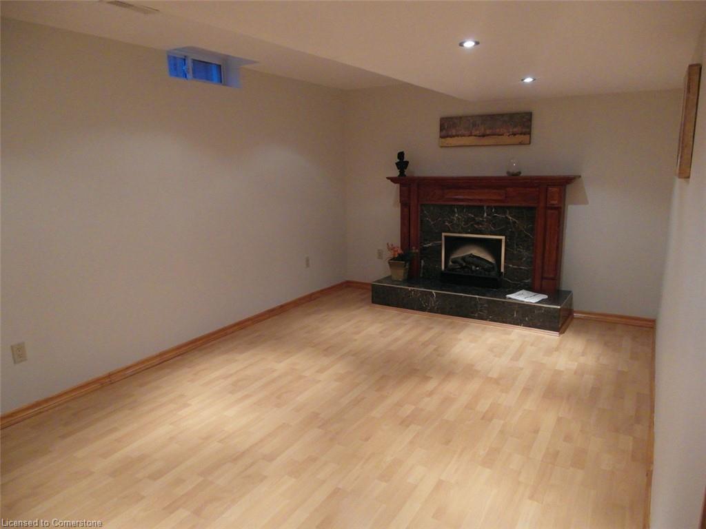 2289 Dunforest Crescent Property Photo 16