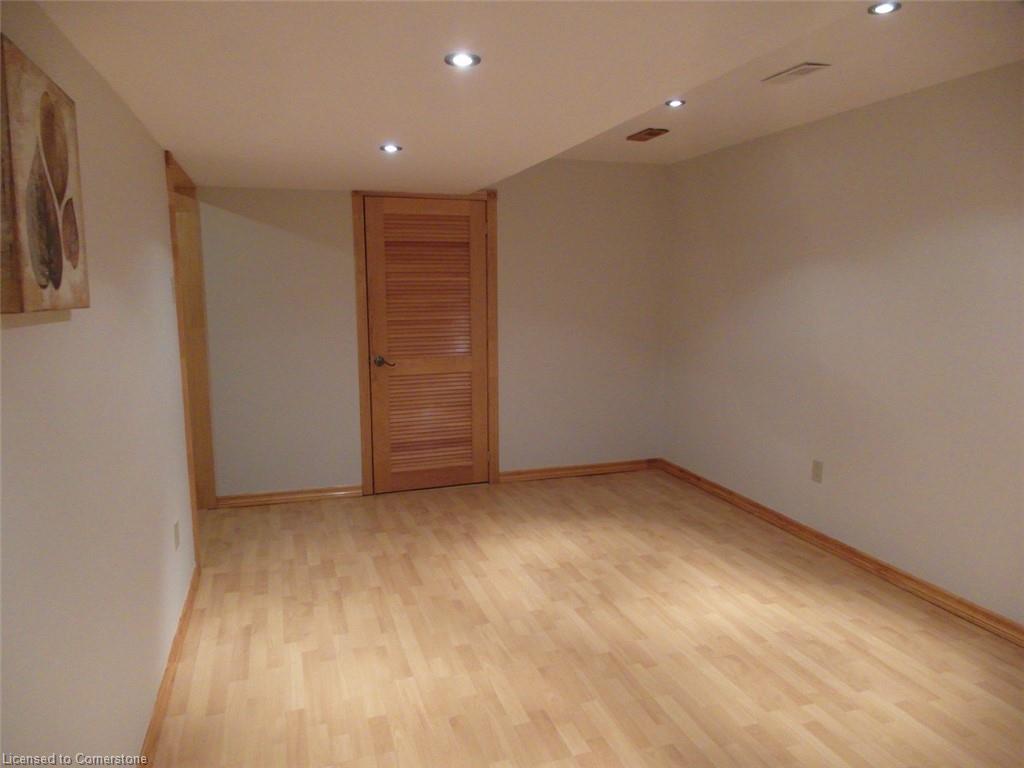 2289 Dunforest Crescent Property Photo 17