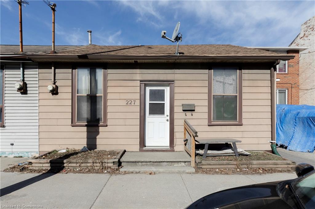 227 Wellington Street N Property Photo 1