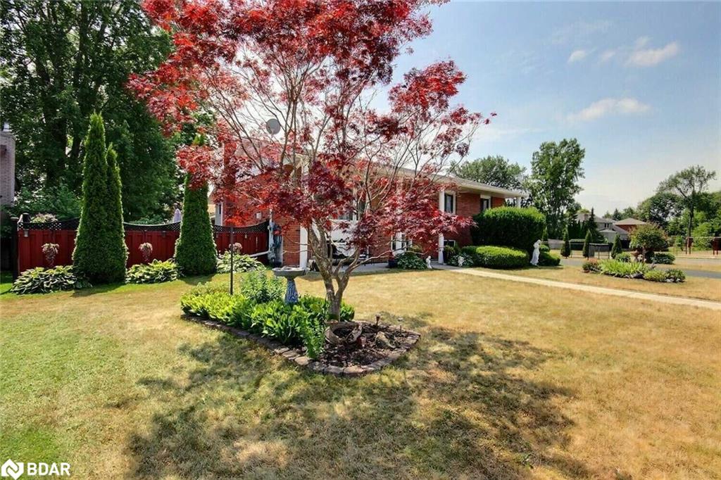 65 O'neil Crescent Property Photo 2