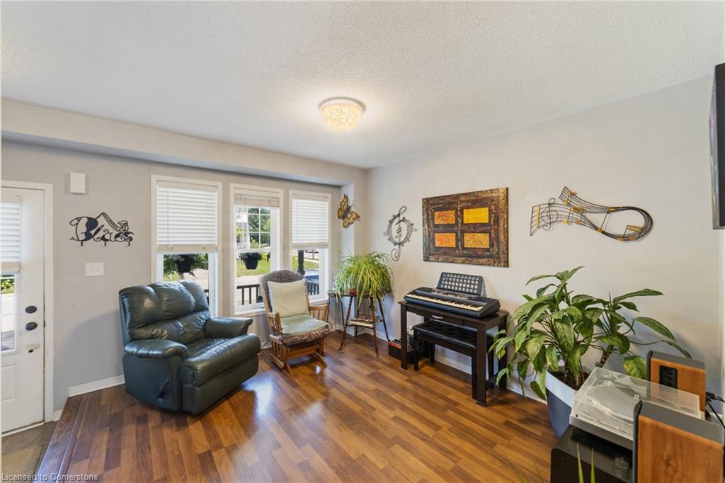 5 Golden Iris Crescent Property Photo 4