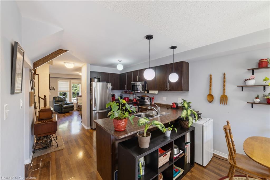 5 Golden Iris Crescent Property Photo 8