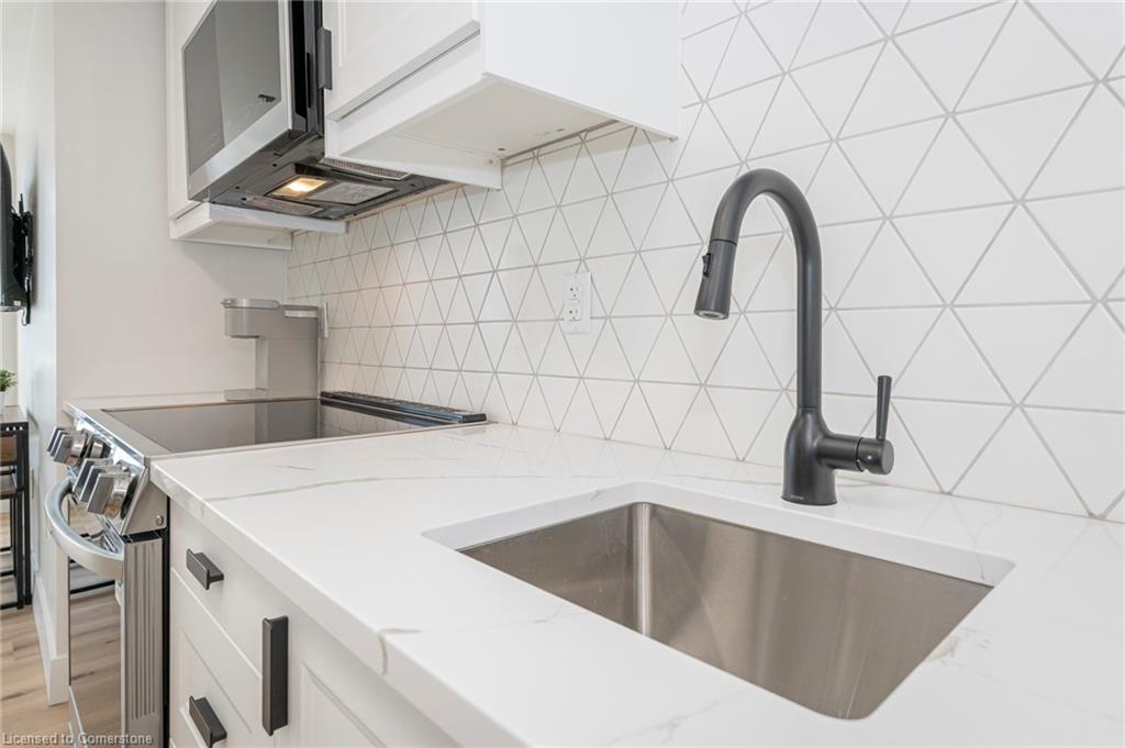 1403-5 Wellington Street S Property Photo 7