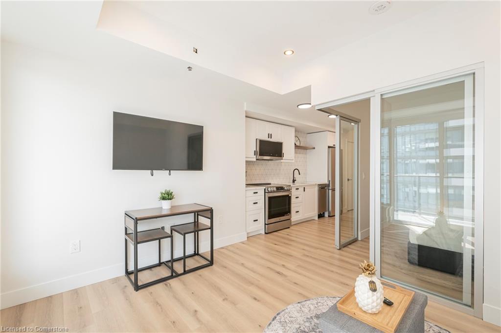 1403-5 Wellington Street S Property Photo 9