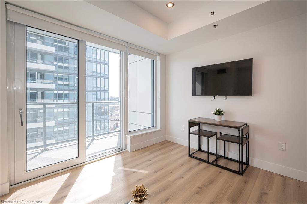 1403-5 Wellington Street S Property Photo 11