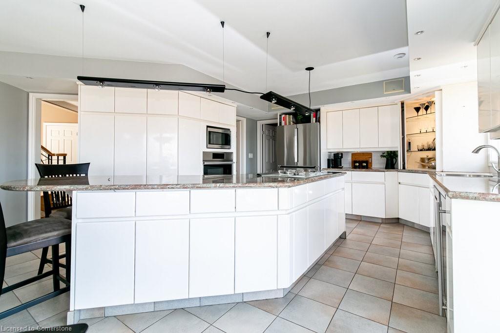 66b South Street W Property Photo 18