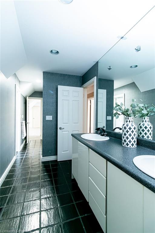 66b South Street W Property Photo 35