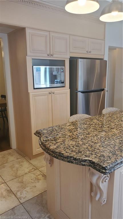 2-432 Burlington Avenue Property Photo 6