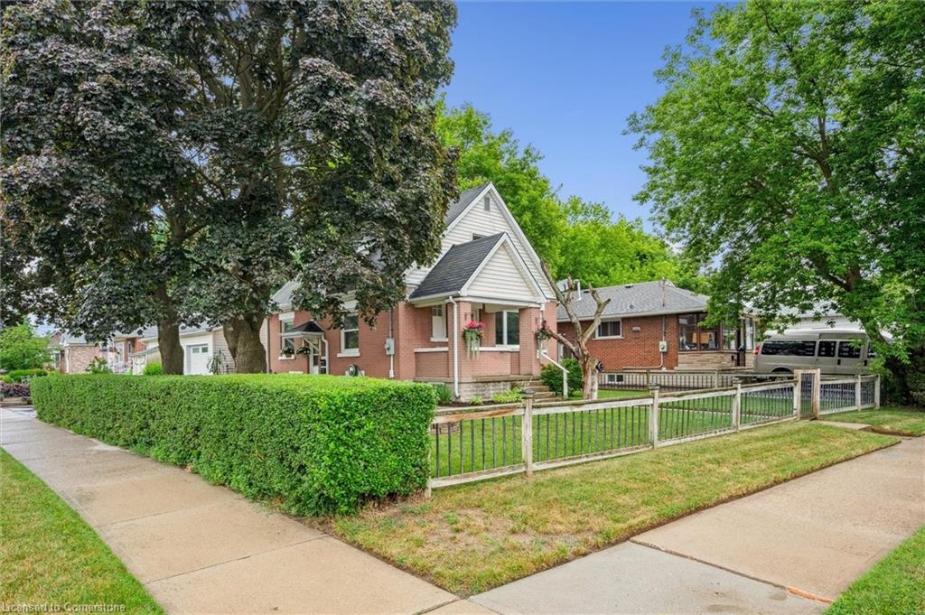 854 Guelph Street Property Photo 3