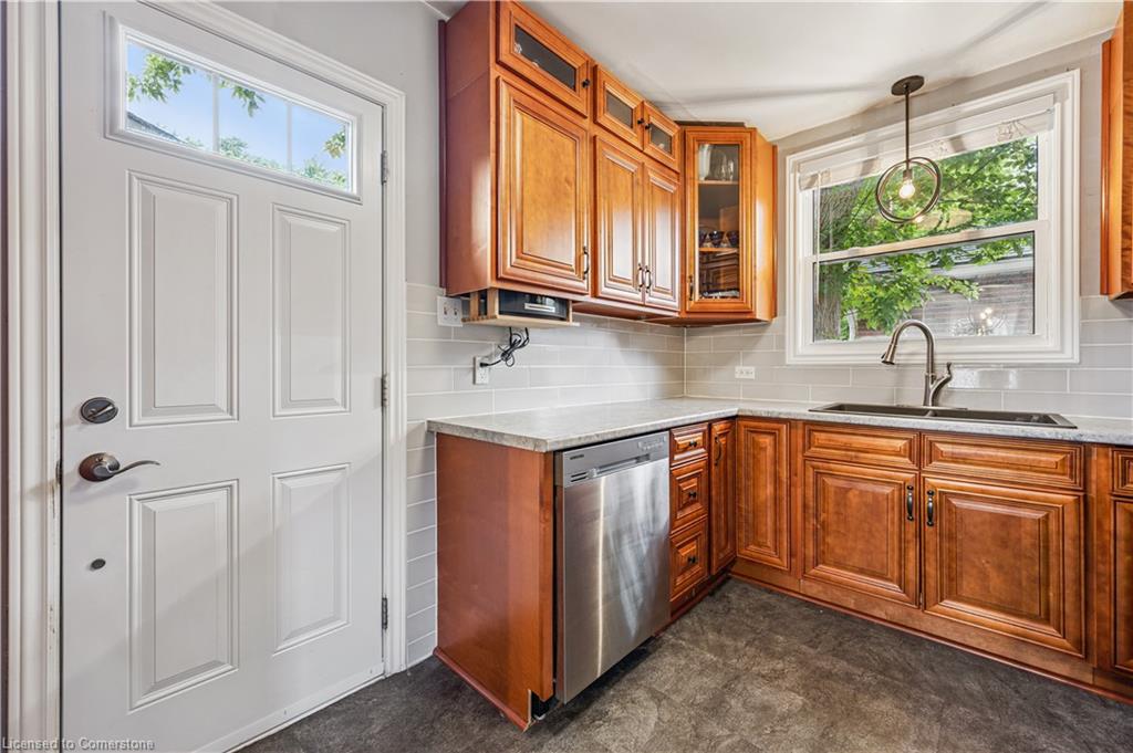 854 Guelph Street Property Photo 11