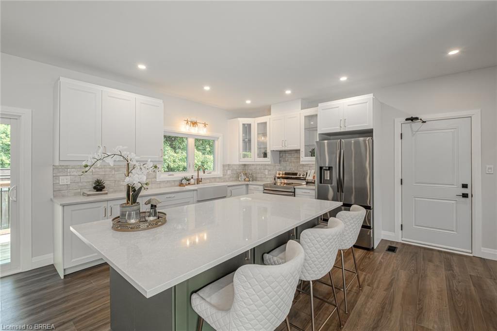 51 Brown Street W Property Photo 9