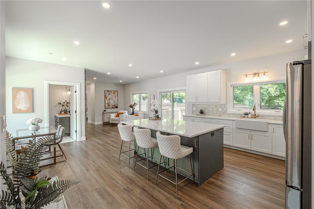 51 Brown Street W Property Photo 12