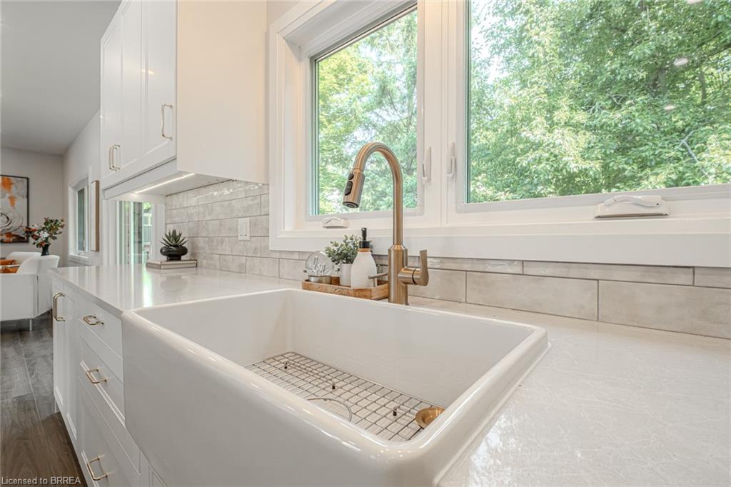51 Brown Street W Property Photo 14