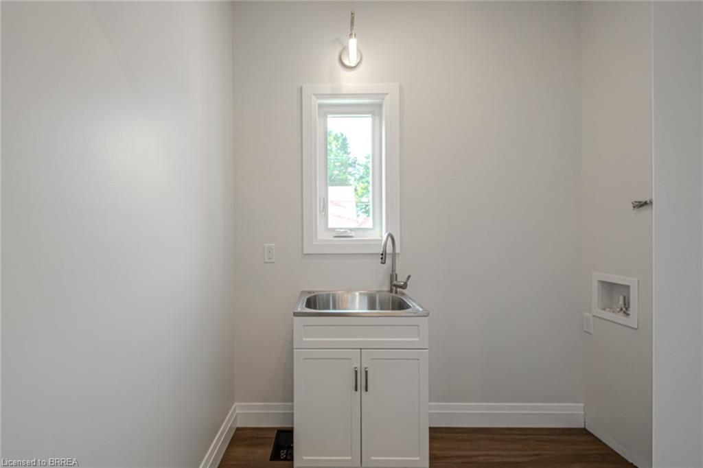 51 Brown Street W Property Photo 16