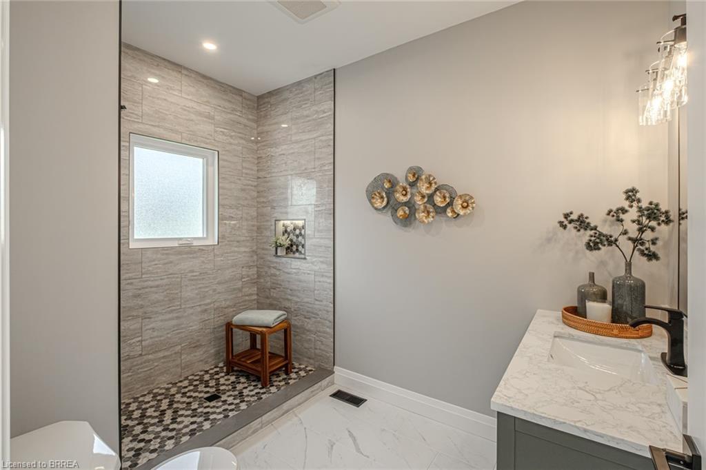 51 Brown Street W Property Photo 22