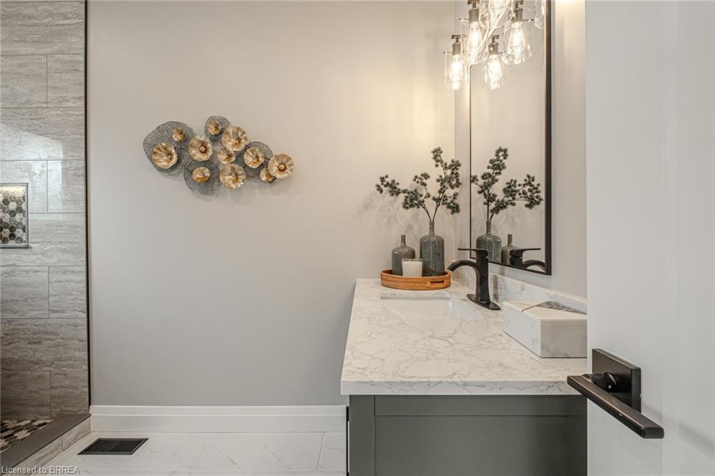 51 Brown Street W Property Photo 23