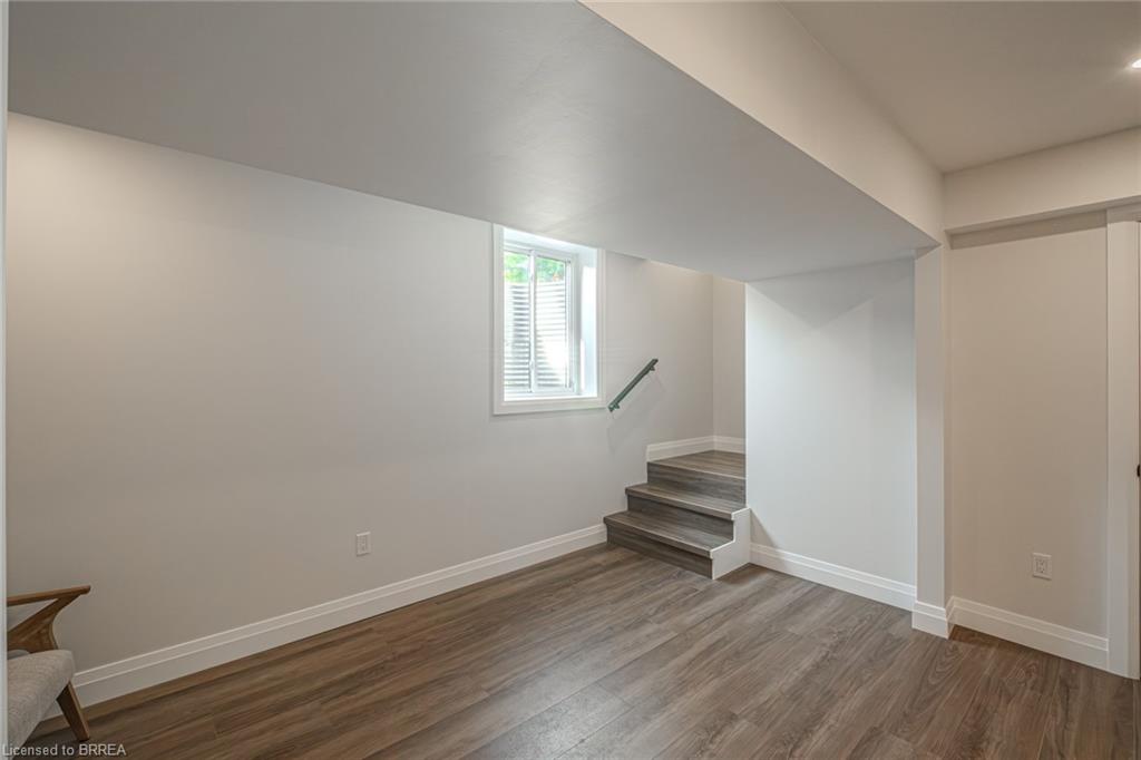 51 Brown Street W Property Photo 32