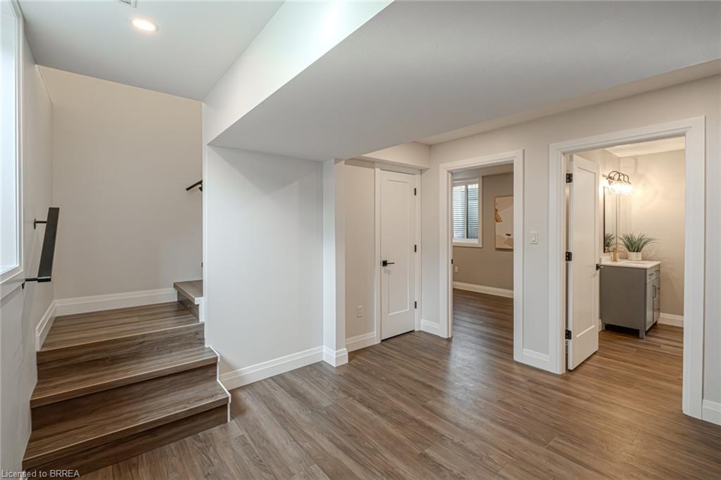51 Brown Street W Property Photo 33
